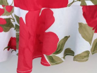 Falda floral blanca y roja