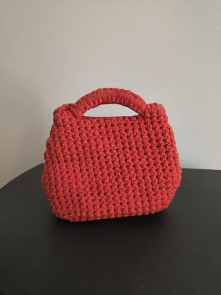 Bolso crochet naranja artesanal con bordado