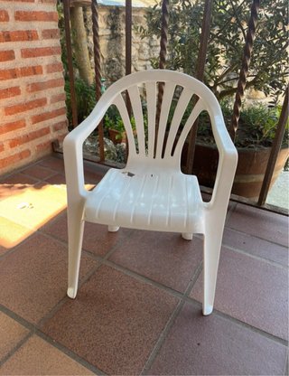 Silla infantil verde con diseño de oso