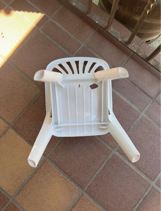Silla infantil verde con diseño de oso