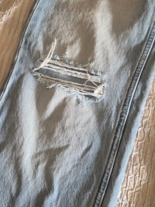 Pantalones vaqueros desgastados Bershka