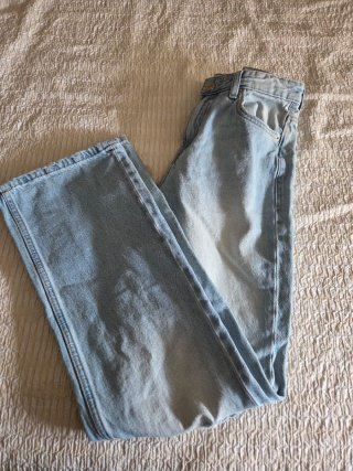 Pantalones vaqueros desgastados Bershka