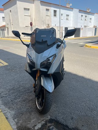 Yamaha TMAX 560 Maxi Scooter