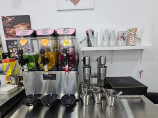 Traspaso heladería, cafetería, pastelería.