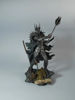 Statua Sauron Signore degli Anelli diorama dipinto