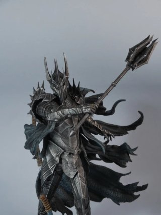 Statua Sauron Signore degli Anelli diorama dipinto