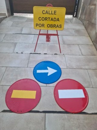 Conjunto de 4 señales de tráfico