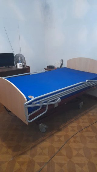 Cama geriátrica ajustable