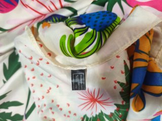 Pañuelo de seda estampado floral