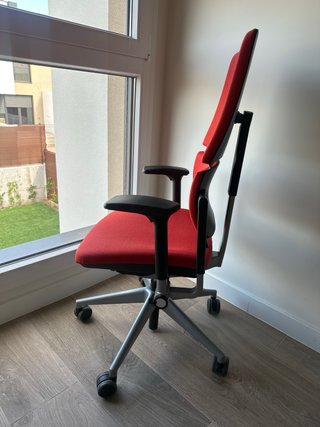 Silla de oficina ergonómica Steelcase Roja