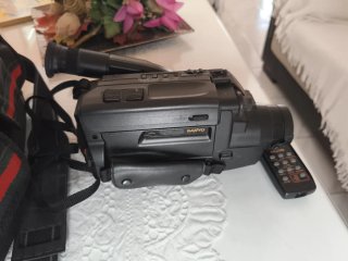 Videocámara Sanyo 8mm con mando