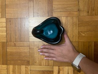 Cenicero de cristal azul y negro