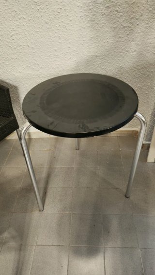Mesa de centro cristal y metal naranja