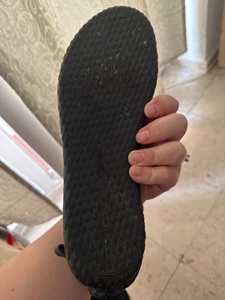 Zapatillas de agua grises . Escarpines