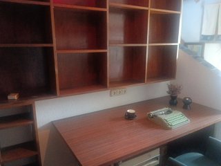 Conjunto Oficina Vintage Años 70: Mesa y Sillón
