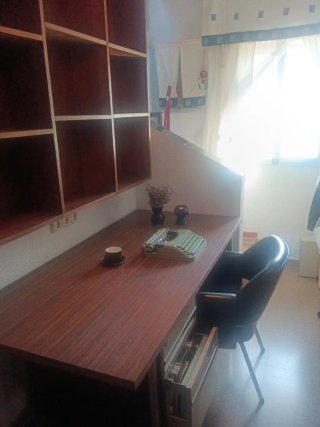 Conjunto Oficina Vintage Años 70: Mesa y Sillón