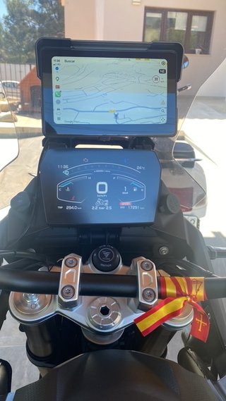 VOGE DSX 900 Moto Negra y Dorada Septiembre 2024