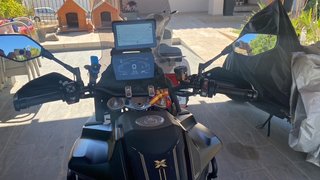 VOGE DSX 900 Moto Negra y Dorada Septiembre 2024