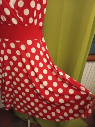 Vestito estivo a pois rossi e bianchi