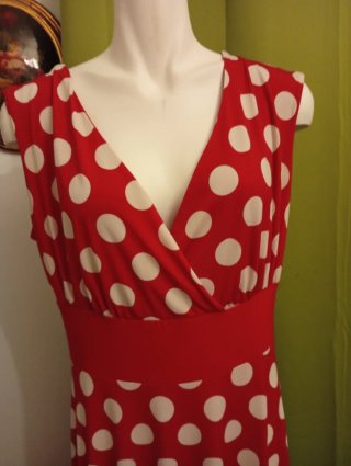 Vestito estivo a pois rossi e bianchi