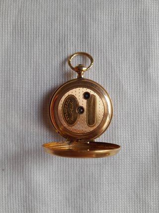 Orologio antico in oro con chiave