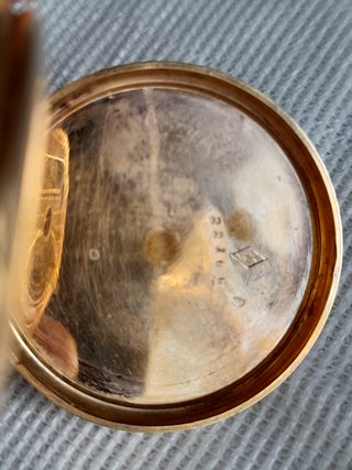 Orologio antico in oro con chiave