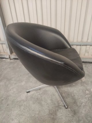 Sillón Butaca polipiel negra giratoria. Ref AB14