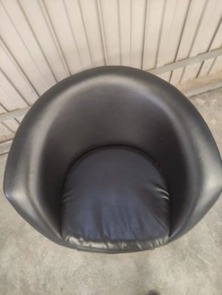 Sillón Butaca polipiel negra giratoria. Ref AB14