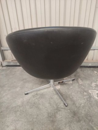 Sillón Butaca polipiel negra giratoria. Ref AB14