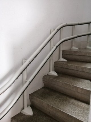 Salvaescaleras en buen estado