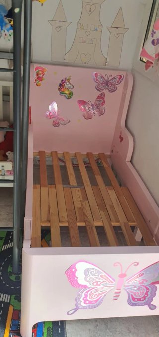 Cama infantil rosa extensible Ikea