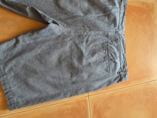 Pantalón corto tipo chino