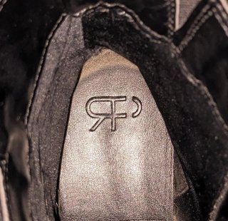 Botines de piel negros