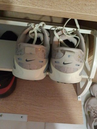 Zapatillas Nike Vomero 18 Mujer Beige/Oro