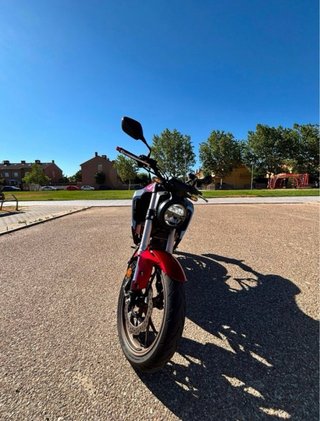 Honda CBR 125R Roja y Plata