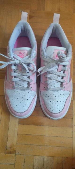 Zapatillas Puma rosas y blancas