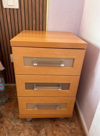 Cama de madera con cajones