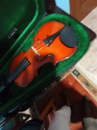 Violín Cremona SV50. Con arco, funda y resina.