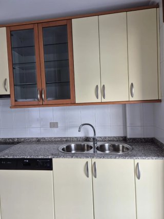 Cocina modular con electrodomésticos a estrenar