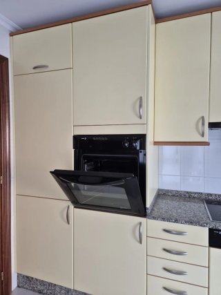 Cocina modular con electrodomésticos a estrenar