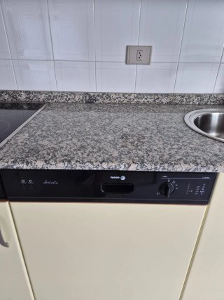 Cocina modular con electrodomésticos a estrenar