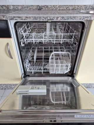 Cocina modular con electrodomésticos a estrenar