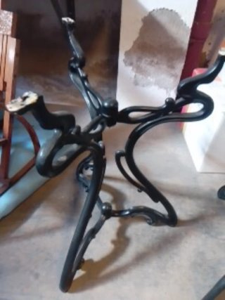 Tavolo in ferro fuso nero