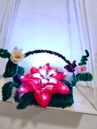 Centro flores limpiapipas con luz