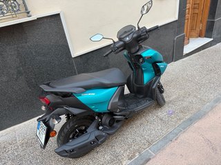 Yamaha Scooter Azul/Negro - ¡Como Nueva!