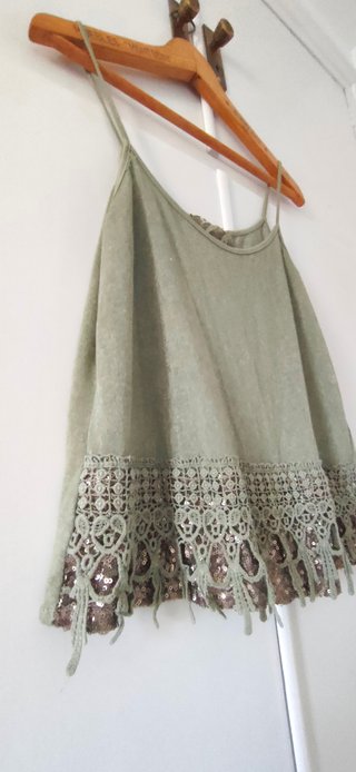 Top tirantes verde caqui Made in Italy