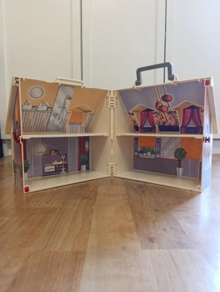 Casita de muñecxs plegable