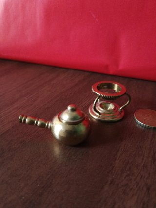 Miniatura latón tetera con quemador