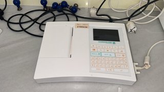 Electrocardiógrafo CARDIOLINE AR1200VIEW