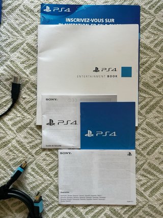 PS4 Slim 1TB + 4 Juegos